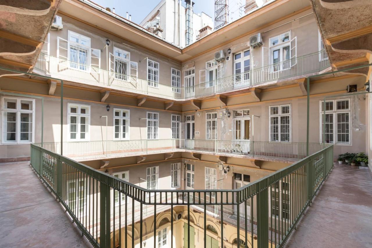 Leda'S Apartment Next To The Danube And Fashion Street Budapeste Exterior foto